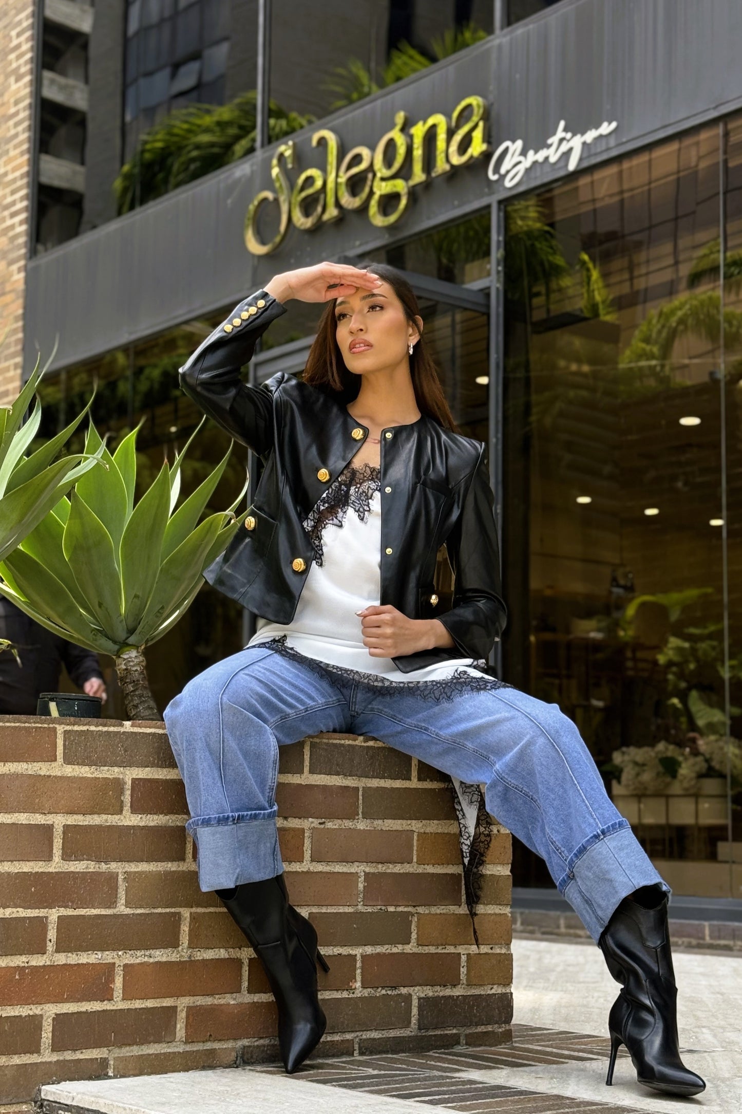 BLUSA DE ENCAJE/ JEAN CON DOBLES