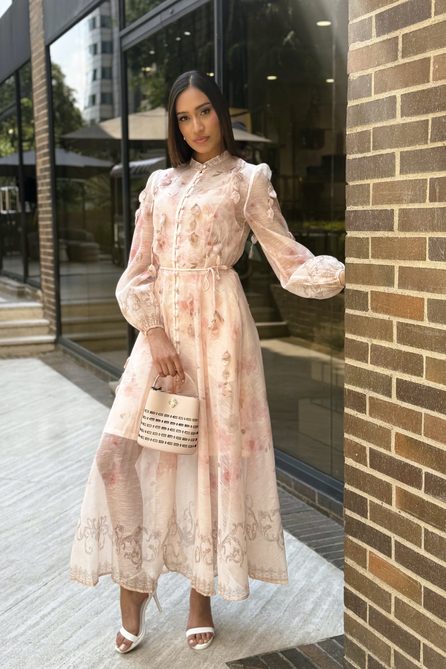 VESTIDO COCTÉL ETÉREO DE ENCAJE BOTÁNICO