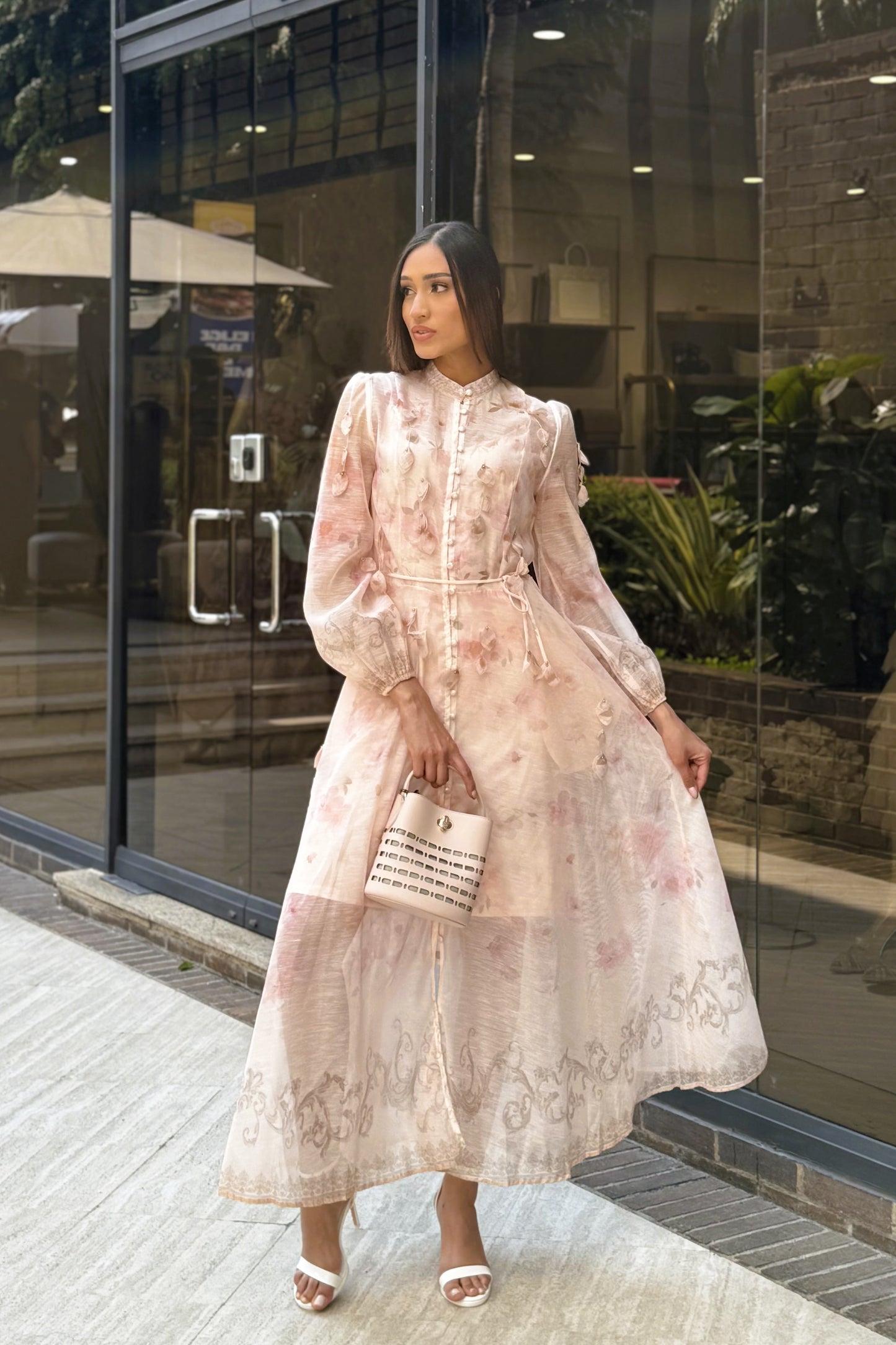 VESTIDO COCTÉL ETÉREO DE ENCAJE BOTÁNICO